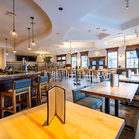 Sandman Hotel & Suites פרינס ג'ורג' מראה חיצוני תמונה