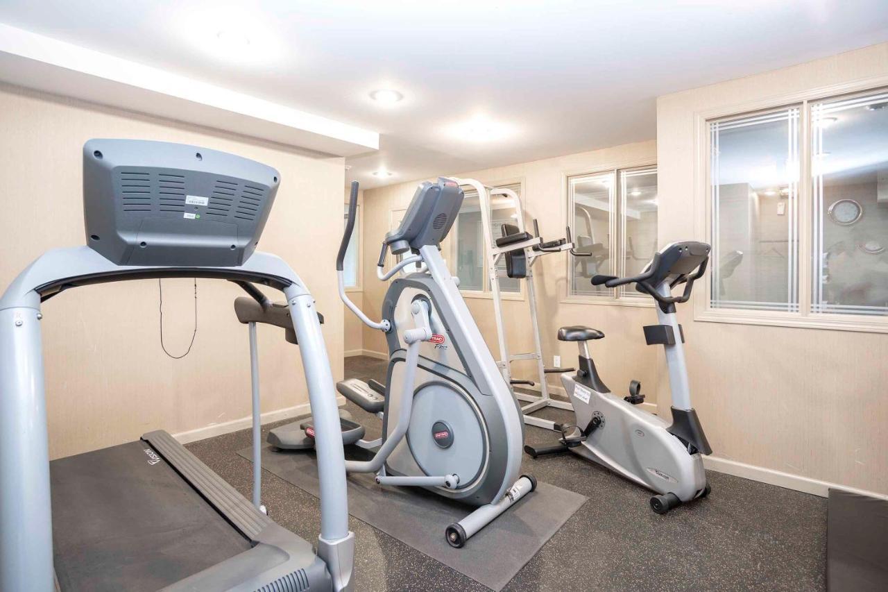 Sandman Hotel & Suites פרינס ג'ורג' מראה חיצוני תמונה