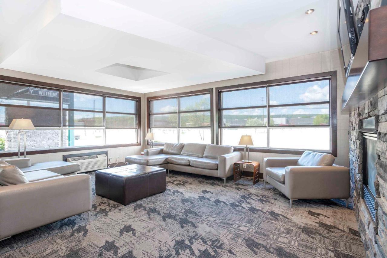Sandman Hotel & Suites פרינס ג'ורג' מראה חיצוני תמונה