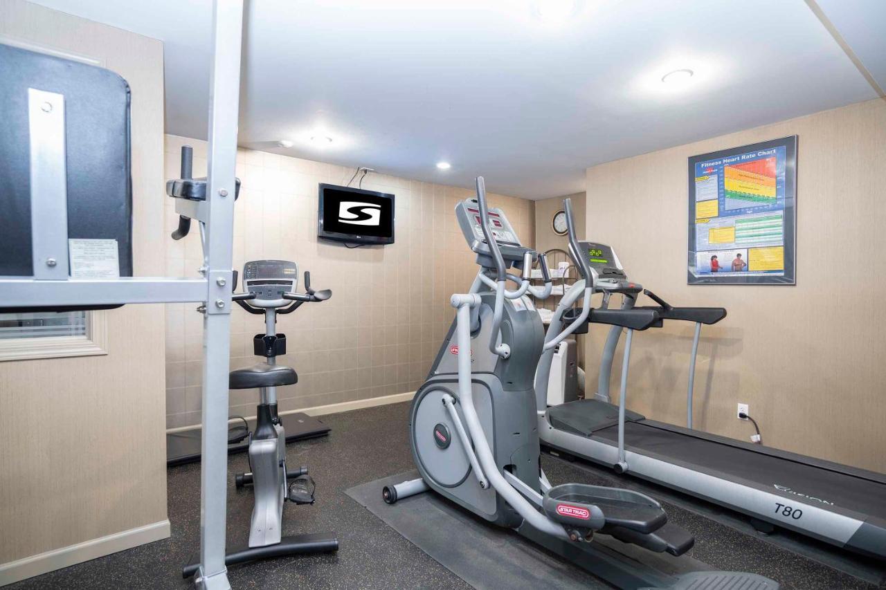 Sandman Hotel & Suites פרינס ג'ורג' מראה חיצוני תמונה