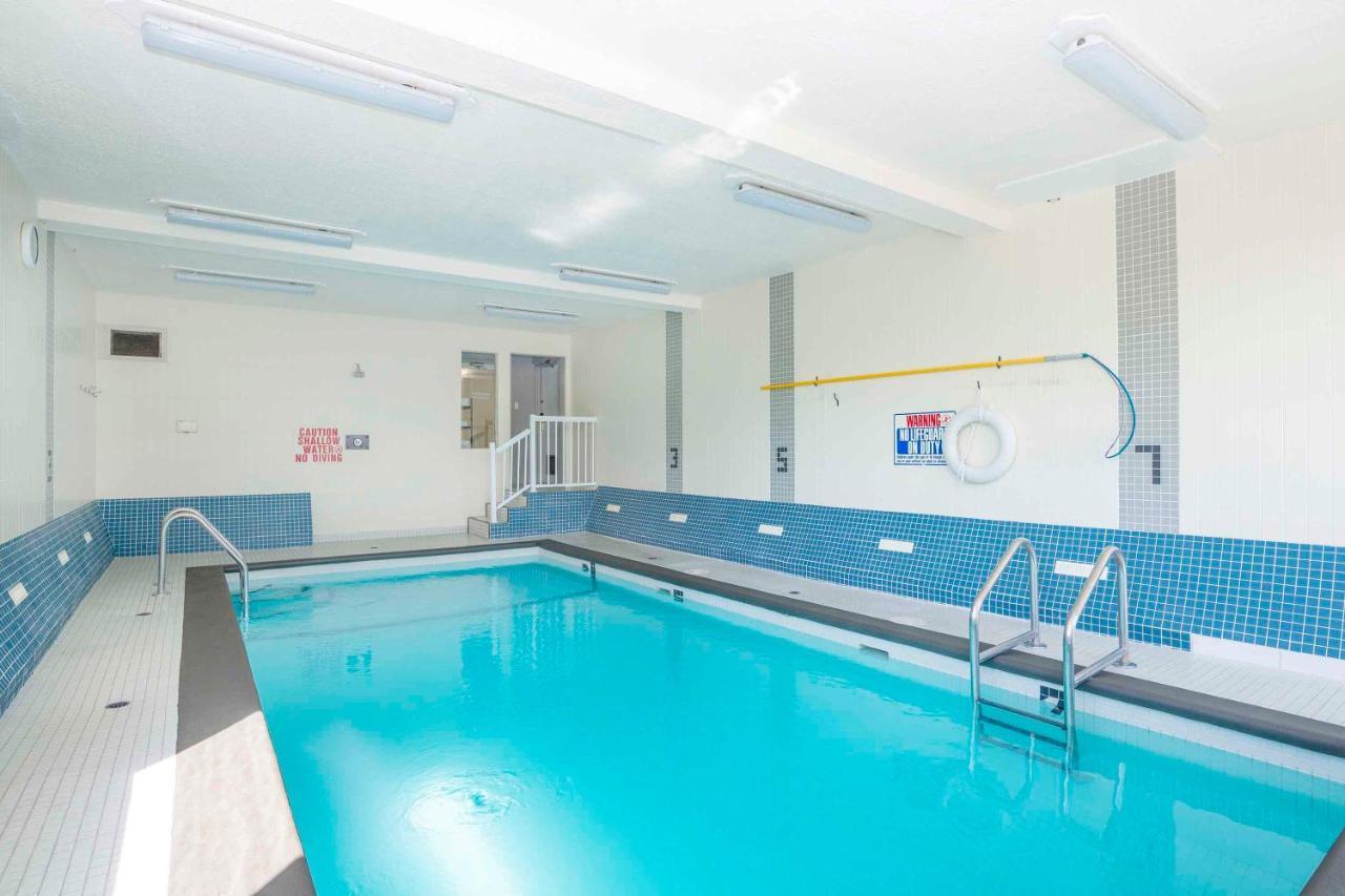 Sandman Hotel & Suites פרינס ג'ורג' מראה חיצוני תמונה